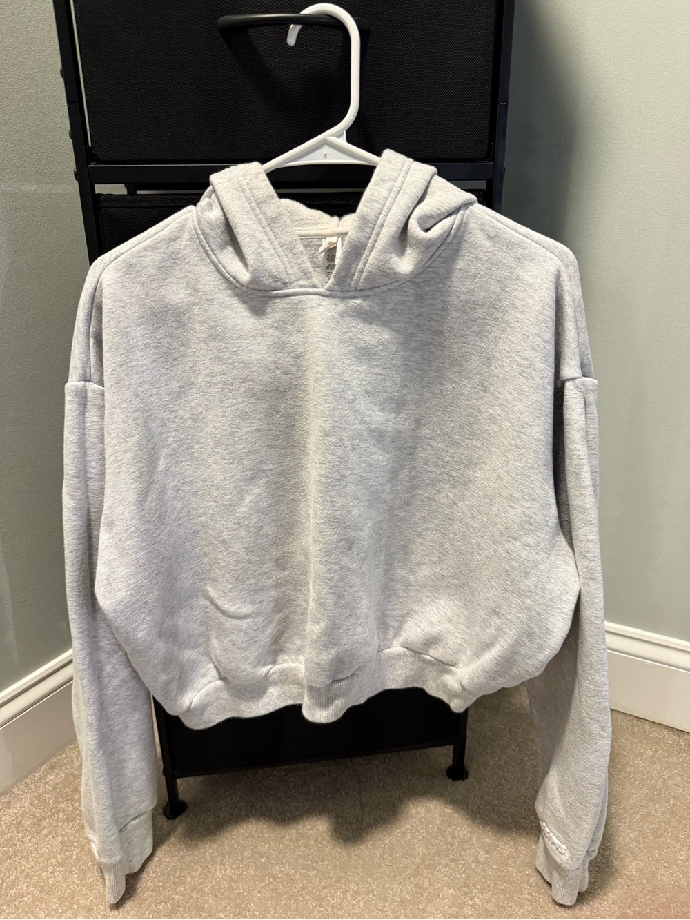 SKIMS Gray Hooded woman’s cropped Pullover Sweatshirt